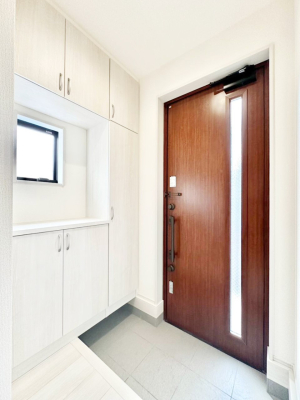 ���� �K���X�X���b�g�̓��������փh�A�������Ɍ���͂��Ă���܂�