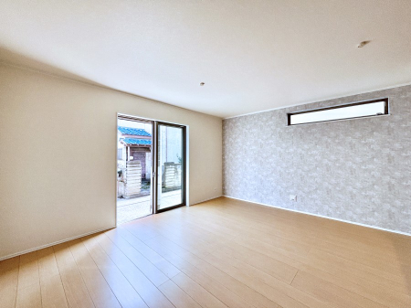 ̑ Ƒ̏Ί炪RƐ܂ĂAȕ͋C̃_CjOɎdオĂ܂ 