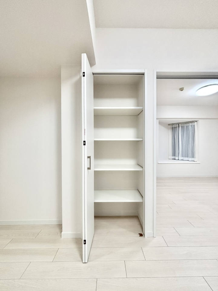 ���[ ���r���O���[�B�����Ɏ��[������ƕ����W�܂�LDK���X�b�L���Еt�������ł��ˁB      