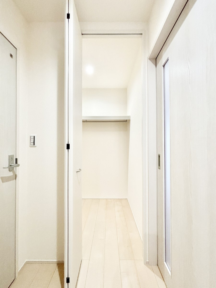 ���̑� 1�K�z�[���ɃE�H�[�N�C���N���[�[�b�g��݂��܂���