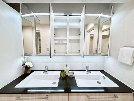 ̑ _u{EʑłƐgxxł܂B