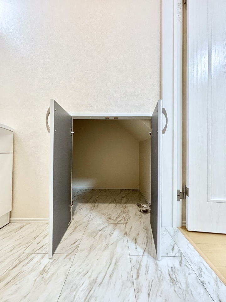 ���[ ���p�i�̃X�g�b�N�␅�Ȃǂ̔��~�Ɏg����K�i�����[�B