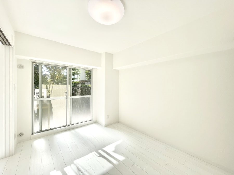 ���̑����� �o���R�j�[���J�������v���X���Ă����m��  