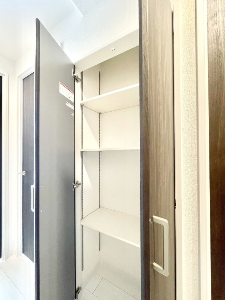 ���̑����� ���r���O���[�B�����Ɏ��[������ƕ����W�܂�LDK���X�b�L���Еt�������ł��ˁB  