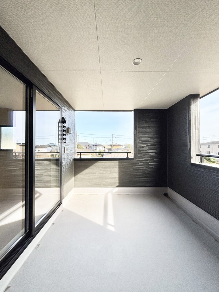 �o���R�j�[ �C���i�[�o���R�j�[�Ȃ̂ŉJ�ł����󕨂����������o���āA���ʂ�������̂Ŋ������ǂ��A�������X�y�[�X�Ƃ��ďd�󂵂܂��B 