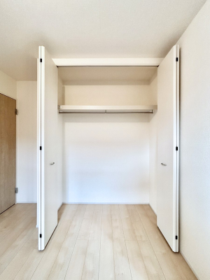 ���[ �m���̃N���[�[�b�g�B���s��������̂Ō���̈ߗނ�����������܂�܂��B