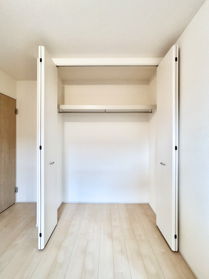 ���[ �m���̃N���[�[�b�g�B���s��������̂Ō���̈ߗނ�����������܂�܂��B