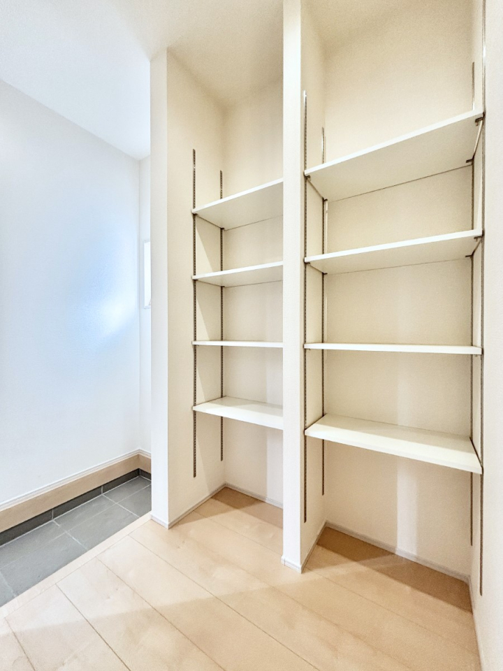 ���[ �V���[�Y�C���N���[�N�t���I�J���x�r�[�J�[���u���܂��B 