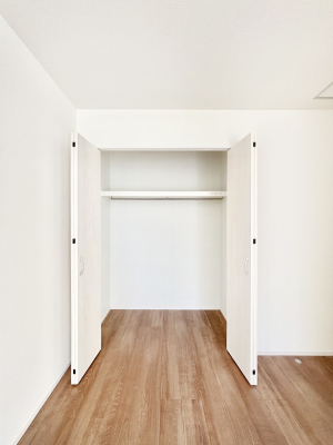 ���[ �m���̃N���[�[�b�g�B���s��������̂Ō���̈ߗނ�����������܂�܂��B