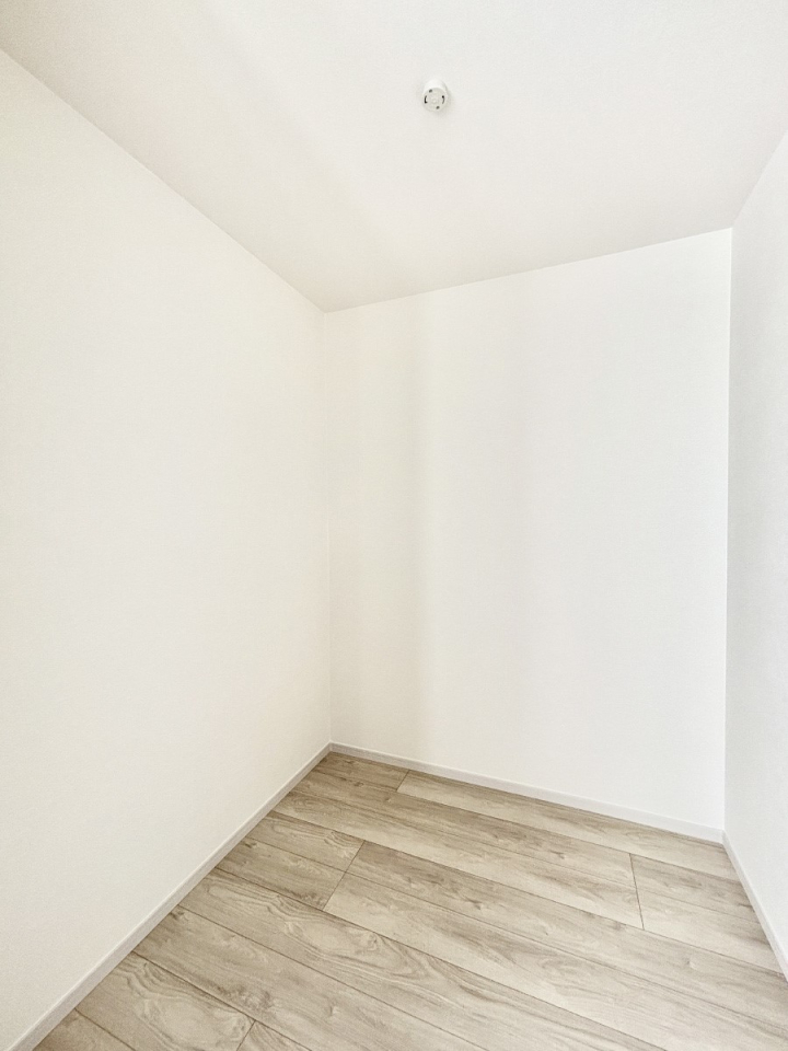 ̑ EH[NCN[[bgtŐԂLpł܂B