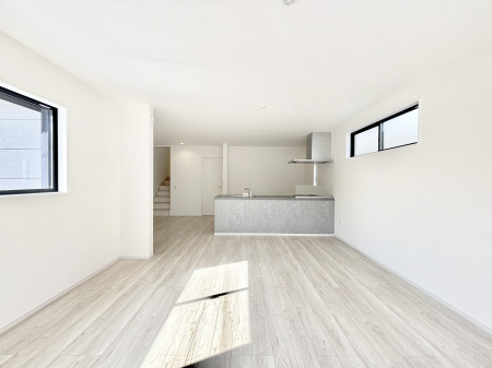 rO Ƒ̓₩Șbŕ܂閾邢rO