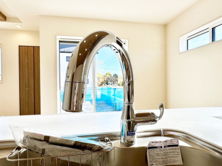 ���̑����� �Z���T�[�Ɏ�������������œf���^�~�����ł���^�b�`���X�����B�򐅊�t���B