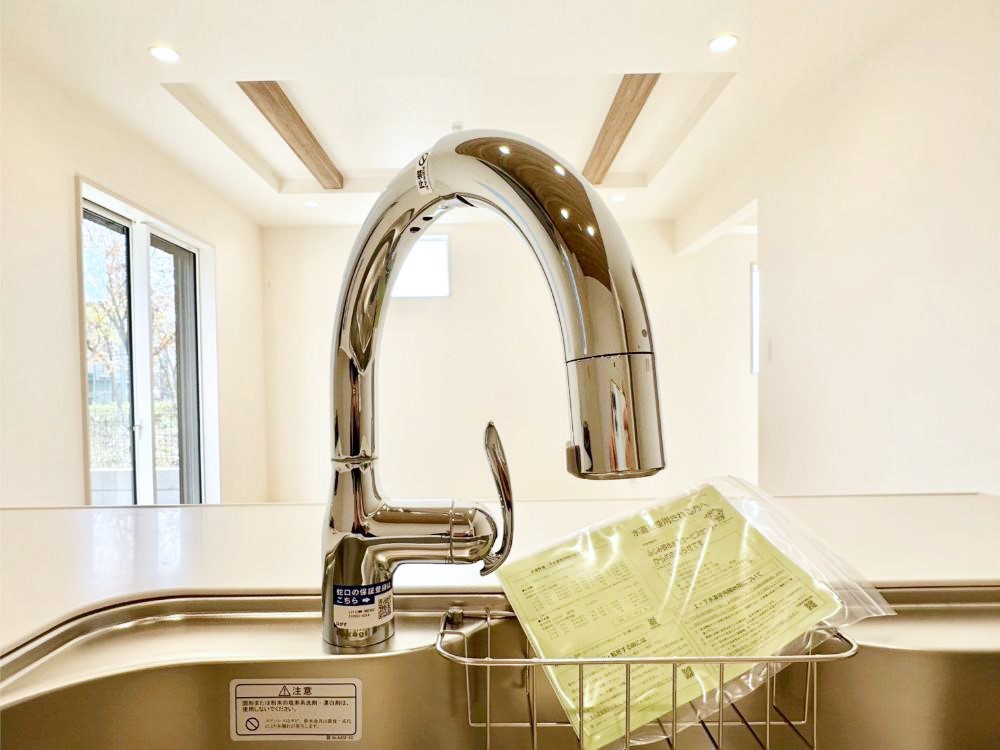 ���̑����� �Z���T�[�Ɏ�������������œf���^�~�����ł���^�b�`���X�����B�򐅊�t���B