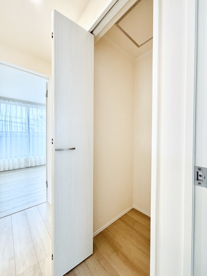 ���[ 3�K�L�����[�ɂ͑|���p�i����p�i�̃X�g�b�N�Ȃǂ����[�ł��܂��B