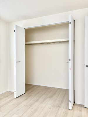 ���[ �m���̃N���[�[�b�g�B���s��������̂Ō���̈ߗނ�����������܂�܂��B