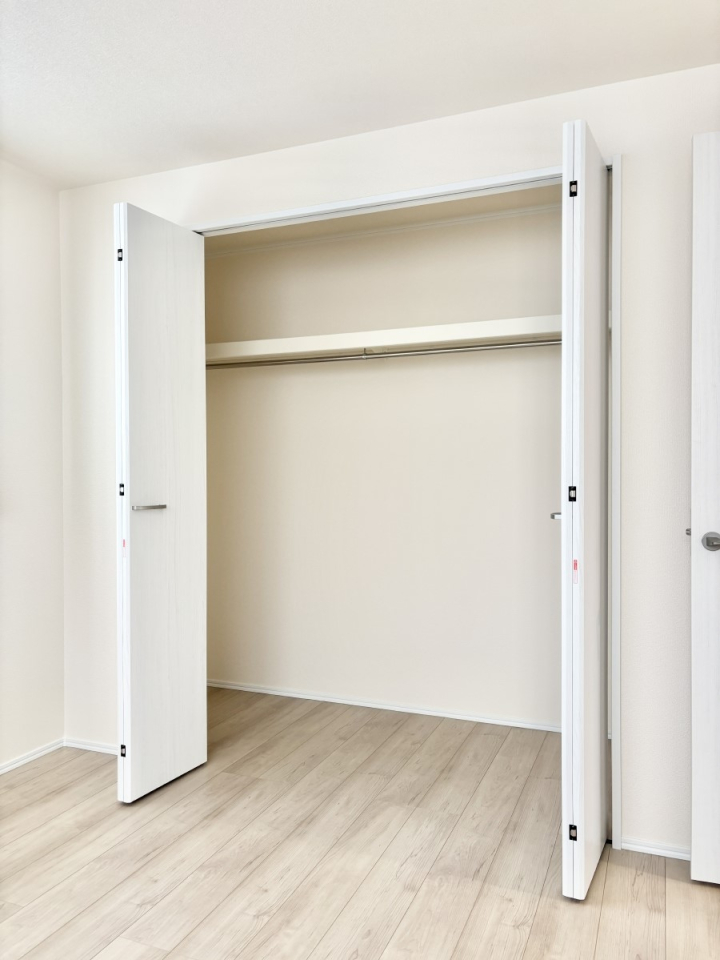 ���[ �m���̃N���[�[�b�g�B���s��������̂Ō���̈ߗނ�����������܂�܂��B