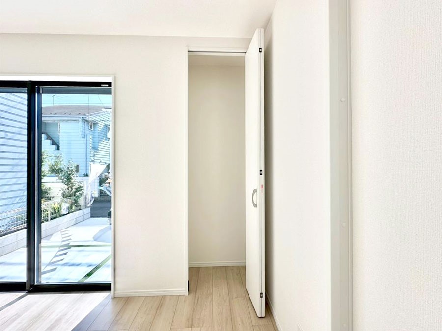 ̑ rO[BɎ[ƕW܂LDKXbLЕtłˁB  