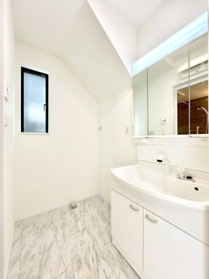 ʑEʏ 邢ʏ͖̐gxxyłႢłB