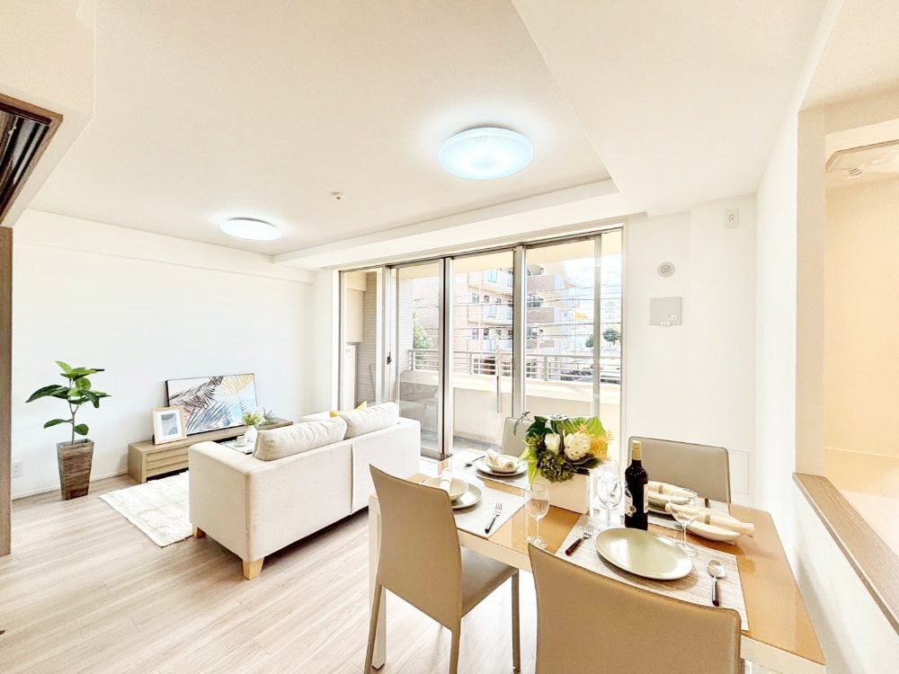 rO Ƒ̓₩Șbŕ܂閾邢rO