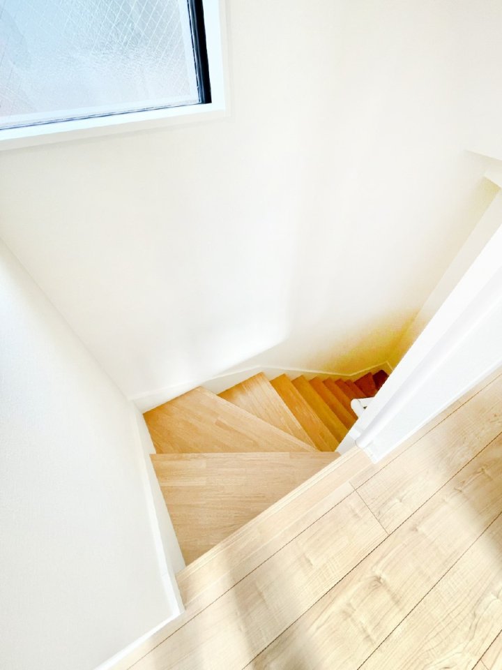 ���̑� ���Ƒ��Ԃ̃R�~���j�P�[�V�������[�܂郊�r���O�C���K�i���̗p