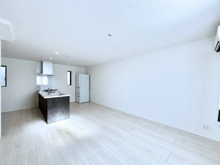 ���r���O ���Ƒ��̓��₩�Șb�����ŕ�܂�閾�邢���r���O