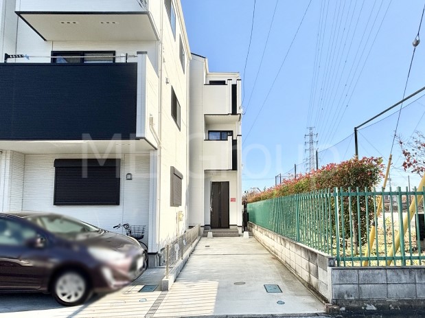 ���n�O�ώʐ^ �������ꂽ�O�ρA�㎿�ȏZ��Ԃ��L���鎺���͉i�����S���ĉ߂�����Z���ł��B 