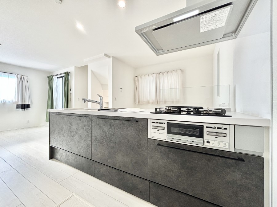 �L�b�`�� ���������Ȃ���ł����Ƒ��Ƃ̉�b���y���߂�ΖʃL�b�`��