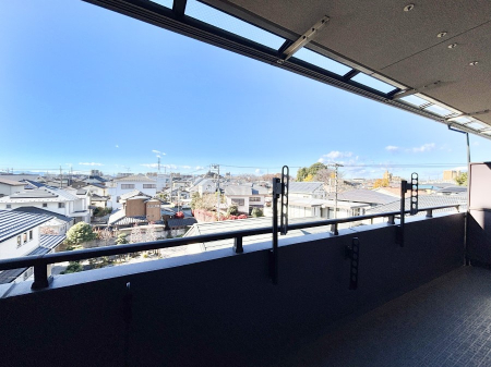 �o���R�j�[ �����t���̃o���R�j�[�͋}�ȉJ�ł����S�ł��B