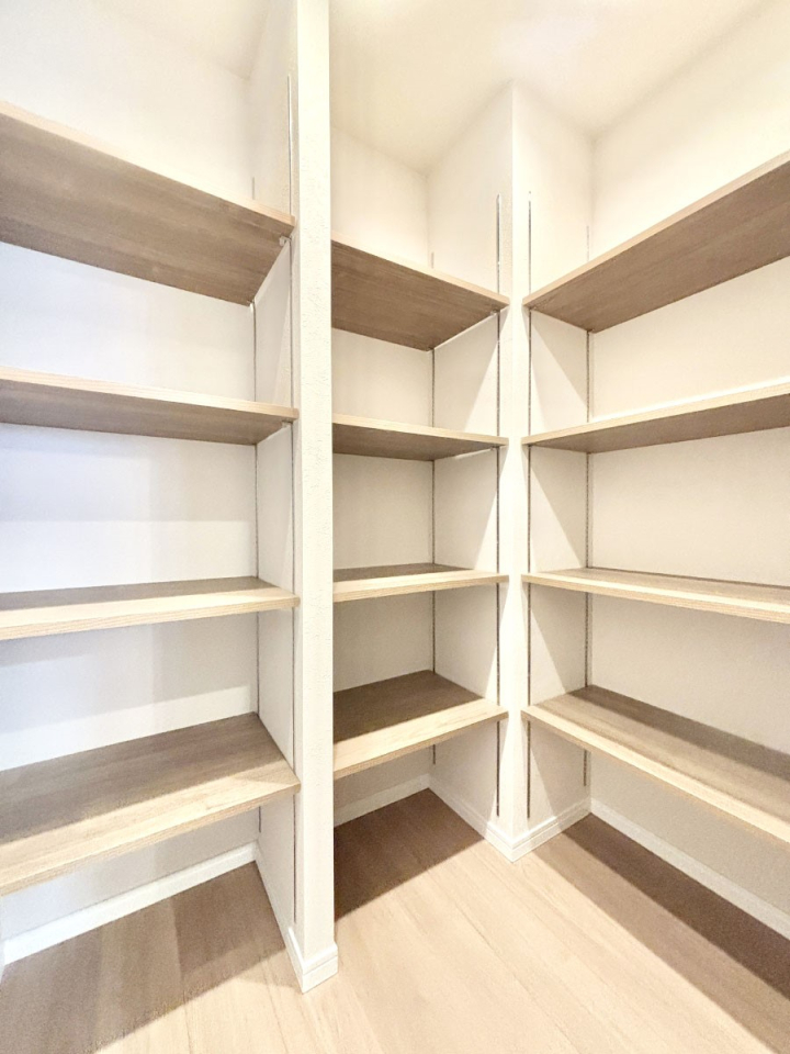 ���̑����� �L�b�`���ɂ̓p���g���[�I�H�ނ̃X�g�b�N�͂������A���p�i�̎��[�Ȃǎg�����͂��낢��I