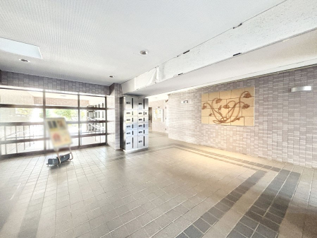 ���̑� �҂����킹�ꏊ�Ƃ��Ă��֗��ȃG���g�����X���r�[