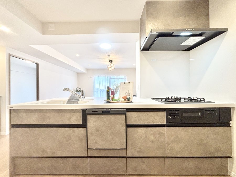 �L�b�`�� ���������Ȃ���ł����Ƒ��Ƃ̉�b���y���߂�ΖʃL�b�`��