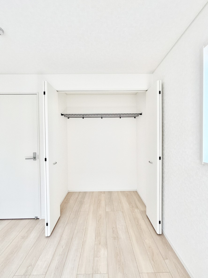 ���[ �m���̃N���[�[�b�g�B���s��������̂Ō���̈ߗނ�����������܂�܂��B