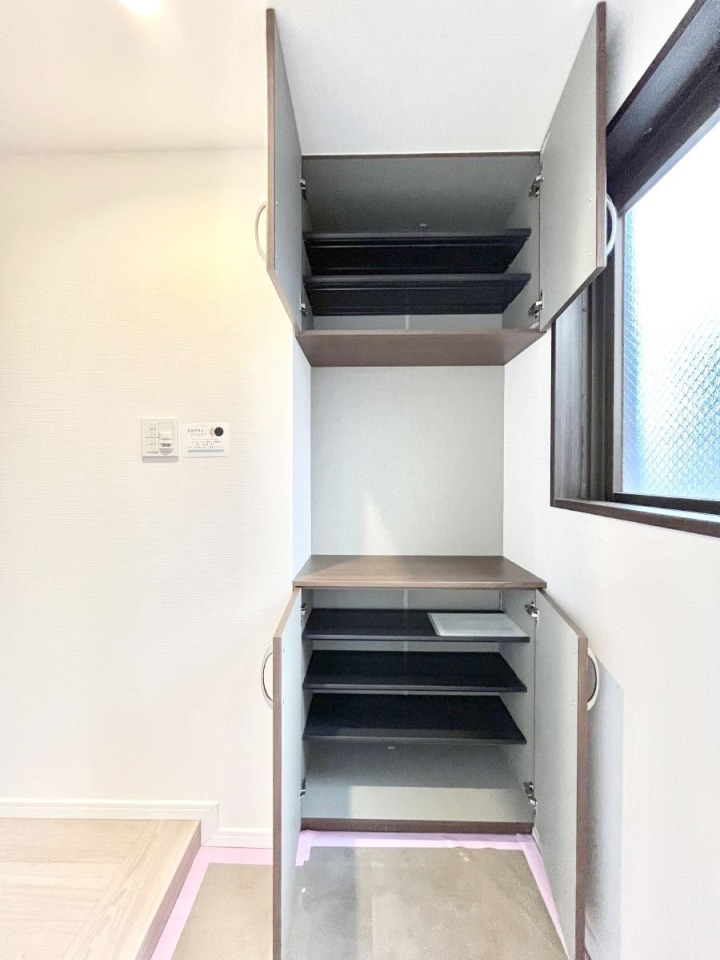 ���̑����� �����Ղ���[�ł���V���[�Y�{�b�N�X�ŉƑ��S���̌C���A���ւ�������B  