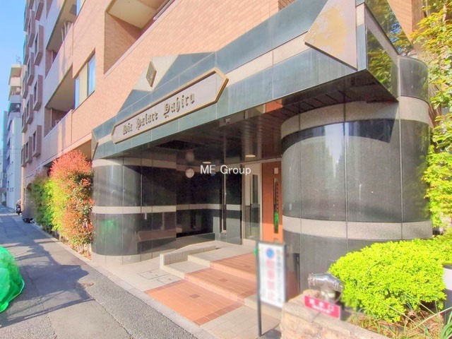 �G���g�����X �O�� �Y��ȃG���g�����X�́A���Z�҂�D�����}������Ă���܂�  