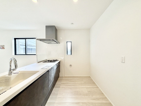 �L�b�`�� �u�₩�ȕ����ʂ蔲����L�b�`���B��������̂Ŗ��邭���C�ɂ��𗧂��܂��B