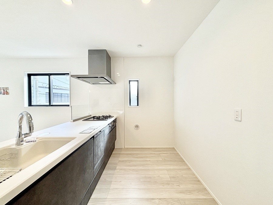 �L�b�`�� �u�₩�ȕ����ʂ蔲����L�b�`���B��������̂Ŗ��邭���C�ɂ��𗧂��܂��B