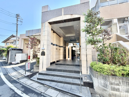 �G���g�����X �Y��ȃG���g�����X�́A���Z�҂�D�����}������Ă���܂�  