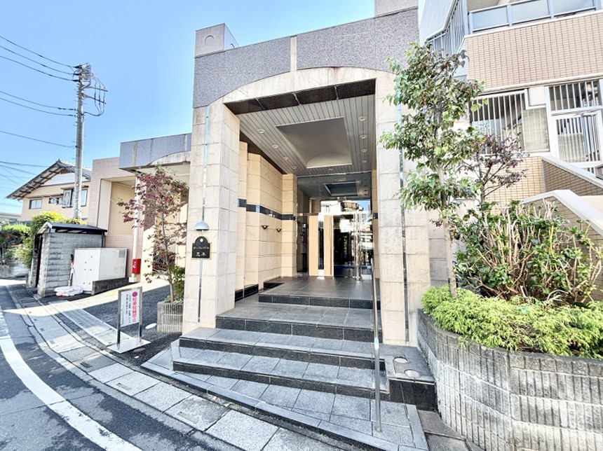 �G���g�����X �Y��ȃG���g�����X�́A���Z�҂�D�����}������Ă���܂�  