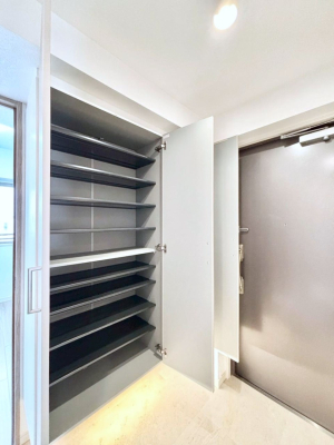 ���̑����� �����Ղ���[�ł���V���[�Y�{�b�N�X�ŉƑ��S���̌C���A���ւ�������B  