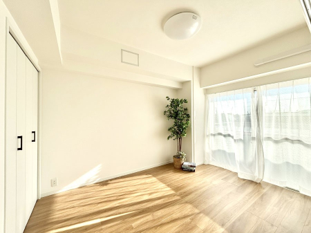 ���̑����� �o���R�j�[���J�������v���X���Ă����m��  