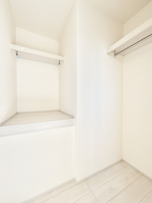 ���[ �m���̃N���[�[�b�g�B���s��������̂Ō���̈ߗނ�����������܂�܂��B