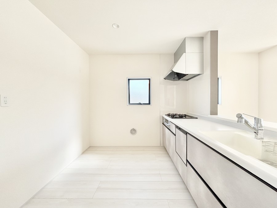 �L�b�`�� �u�₩�ȕ����ʂ蔲����L�b�`���B��������̂Ŗ��邭���C�ɂ��𗧂��܂��B