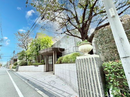 �G���g�����X �O�� �Y��ȃG���g�����X�́A���Z�҂�D�����}������Ă���܂�  