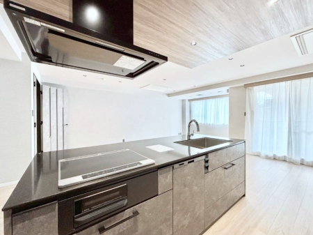 �L�b�`�� ���������Ȃ��炲�Ƒ��Ƃ̉�b���y���߂�ΖʃJ�E���^�[�L�b�`��  