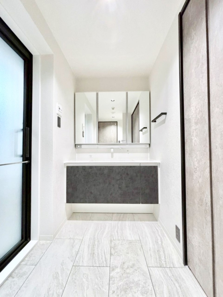 ���ʑ�E���ʏ� ������������ʉ��ώ��Œ��̐g�x�x�����K