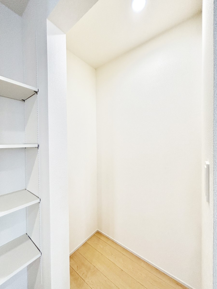 ���[ �H�i�̃X�g�b�N�⒲�����̕ۊǂɕ֗��ȃp���g���[