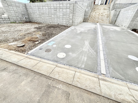  2\I}Ȃql̒ԂɁB܂AƑ̎]ԃXy[XƂĂ劈B