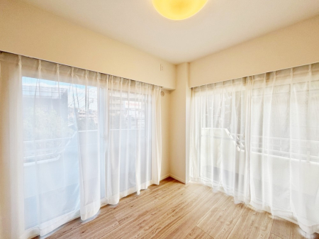 ���̑����� �o���R�j�[���J�������v���X���Ă����m��