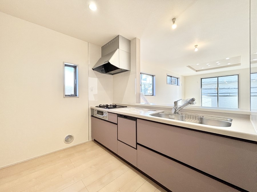 �L�b�`�� �u�₩�ȕ����ʂ蔲����L�b�`���B��������̂Ŗ��邭���C�ɂ��𗧂��܂��B