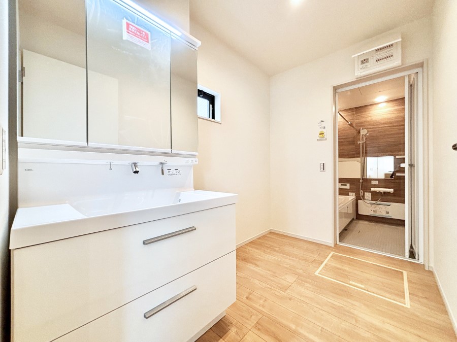 ̑ Ă̂ŎC̑ꏊłC\s܂B̐gxxCǂI